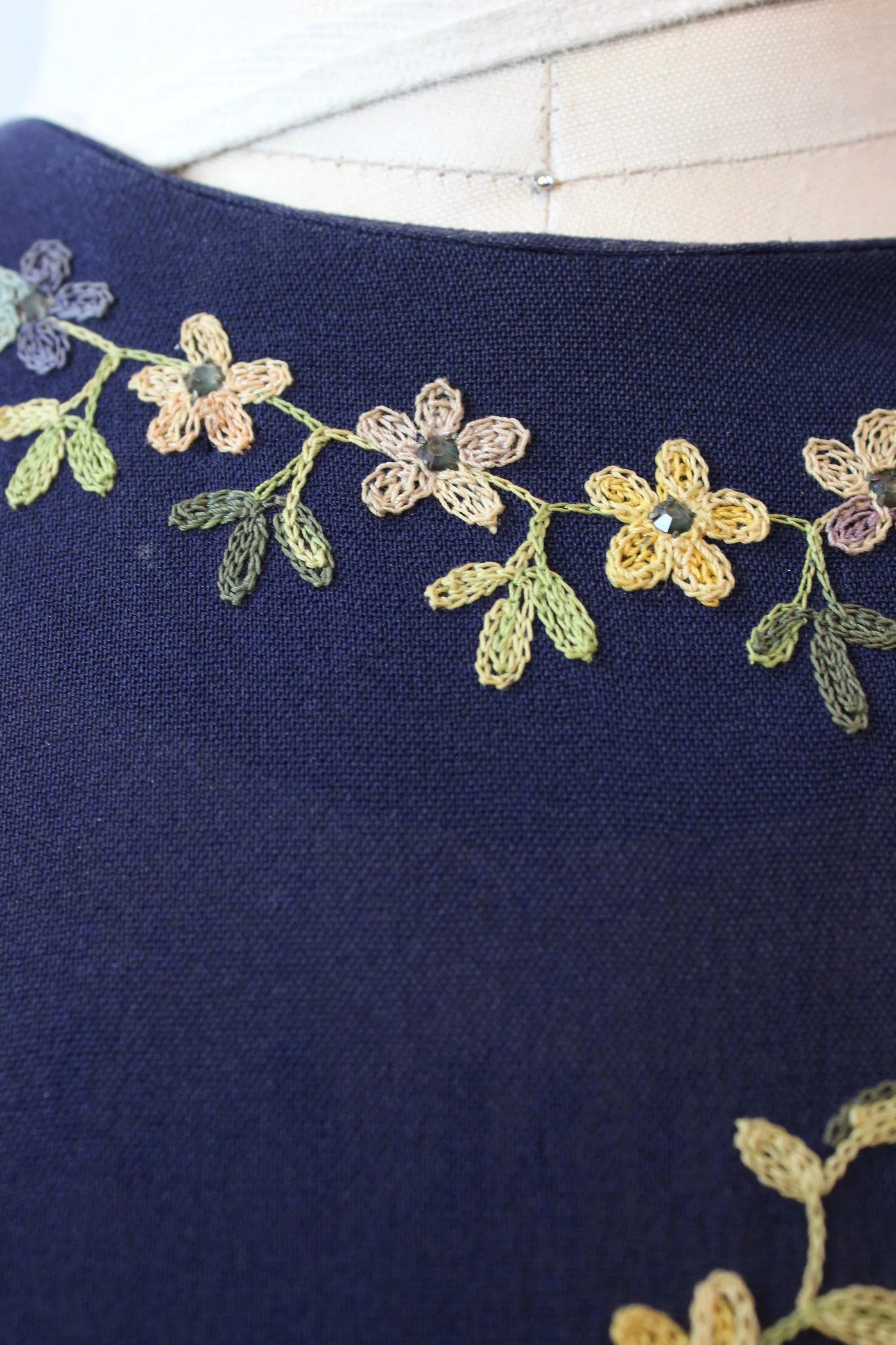 1940s EMBROIDERED peplum panel rayon dress large | new fall winter