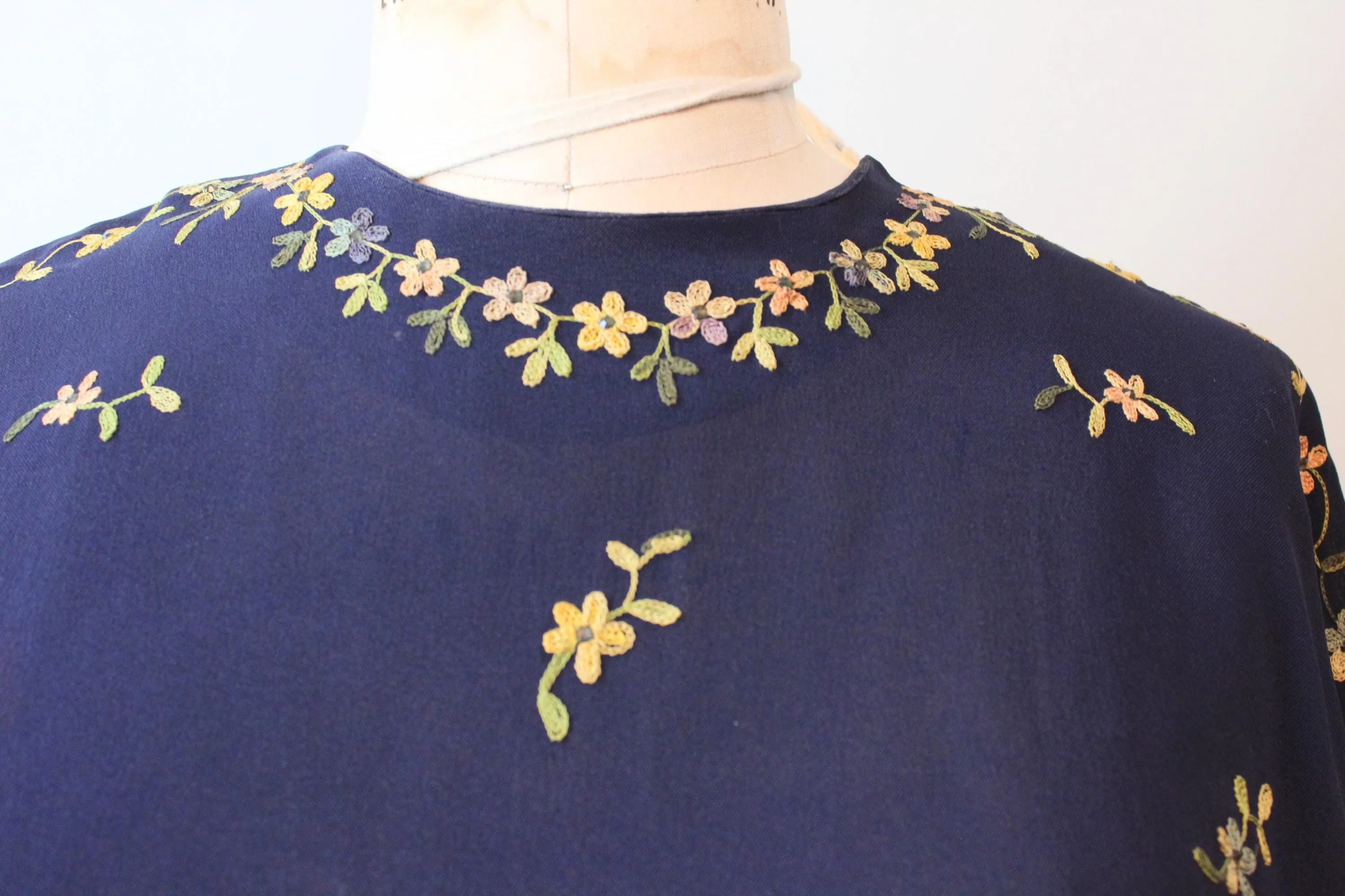 1940s EMBROIDERED peplum panel rayon dress large | new fall winter