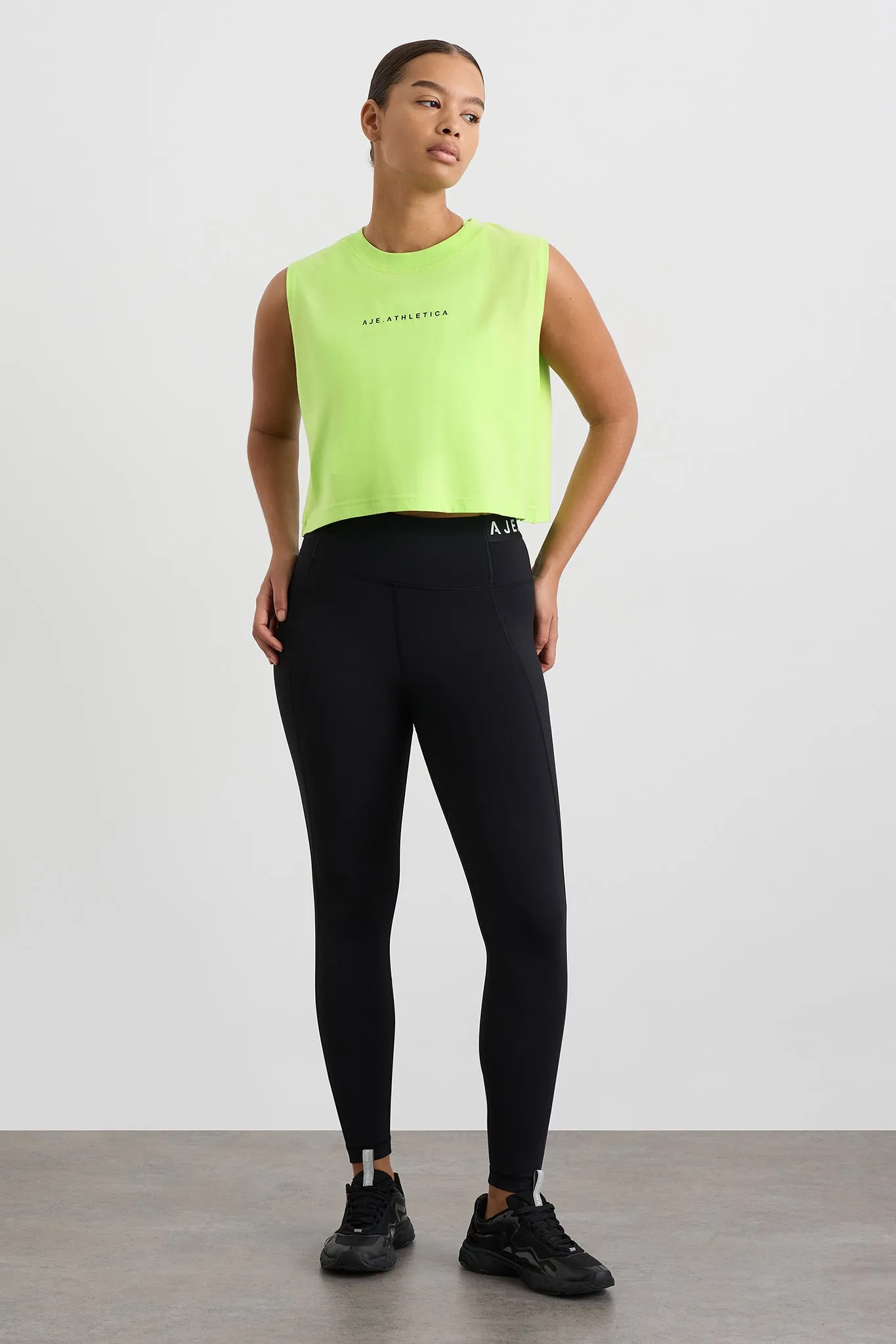 Cropped Tank 106