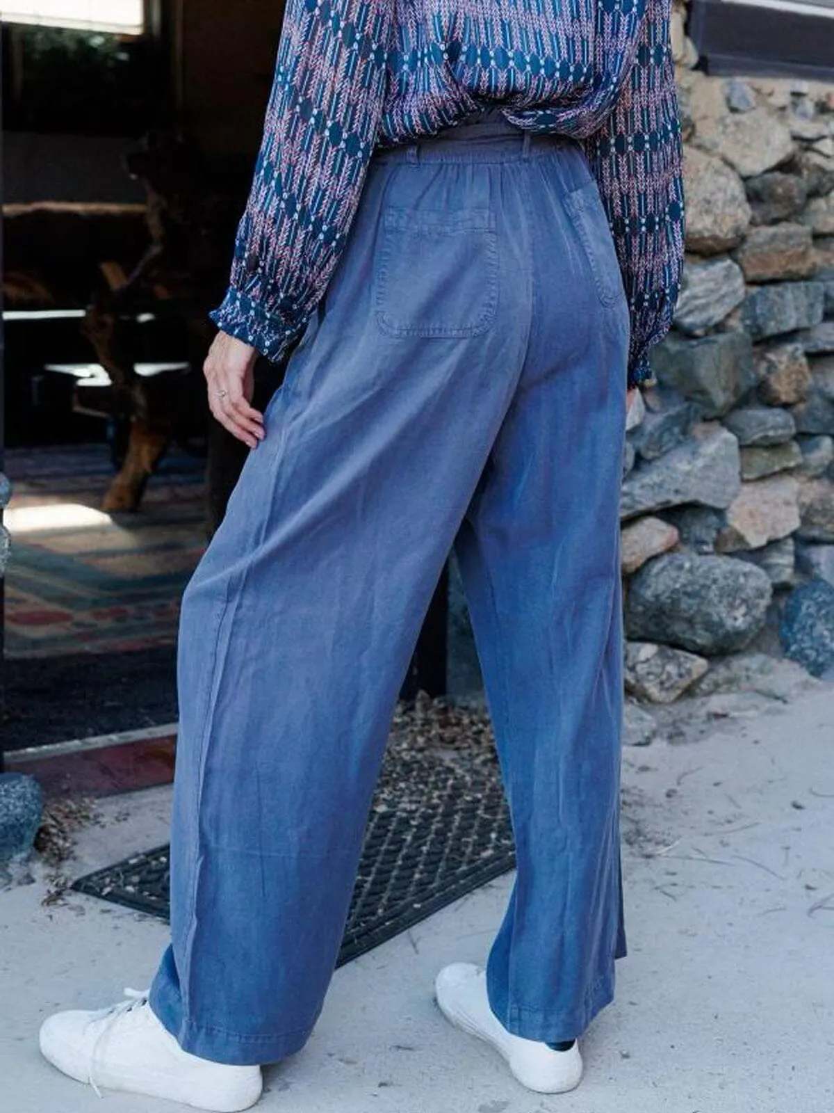 WOMEN'S POCKETS BELTED WIDE LEG PANTS