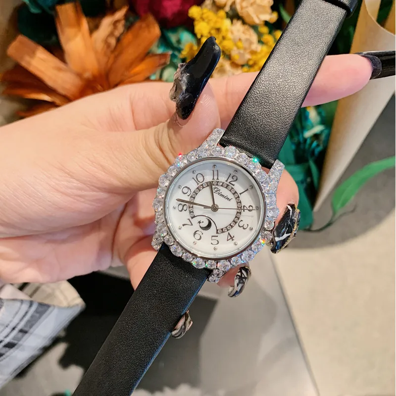 Women's Watch Diamond-set dial with bright luxury leather strap elegant watch